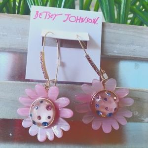 NEW BETSEY JOHNSON FLOWER EARRINGS  Enchanted Flower Pink Acrylic  rinestone